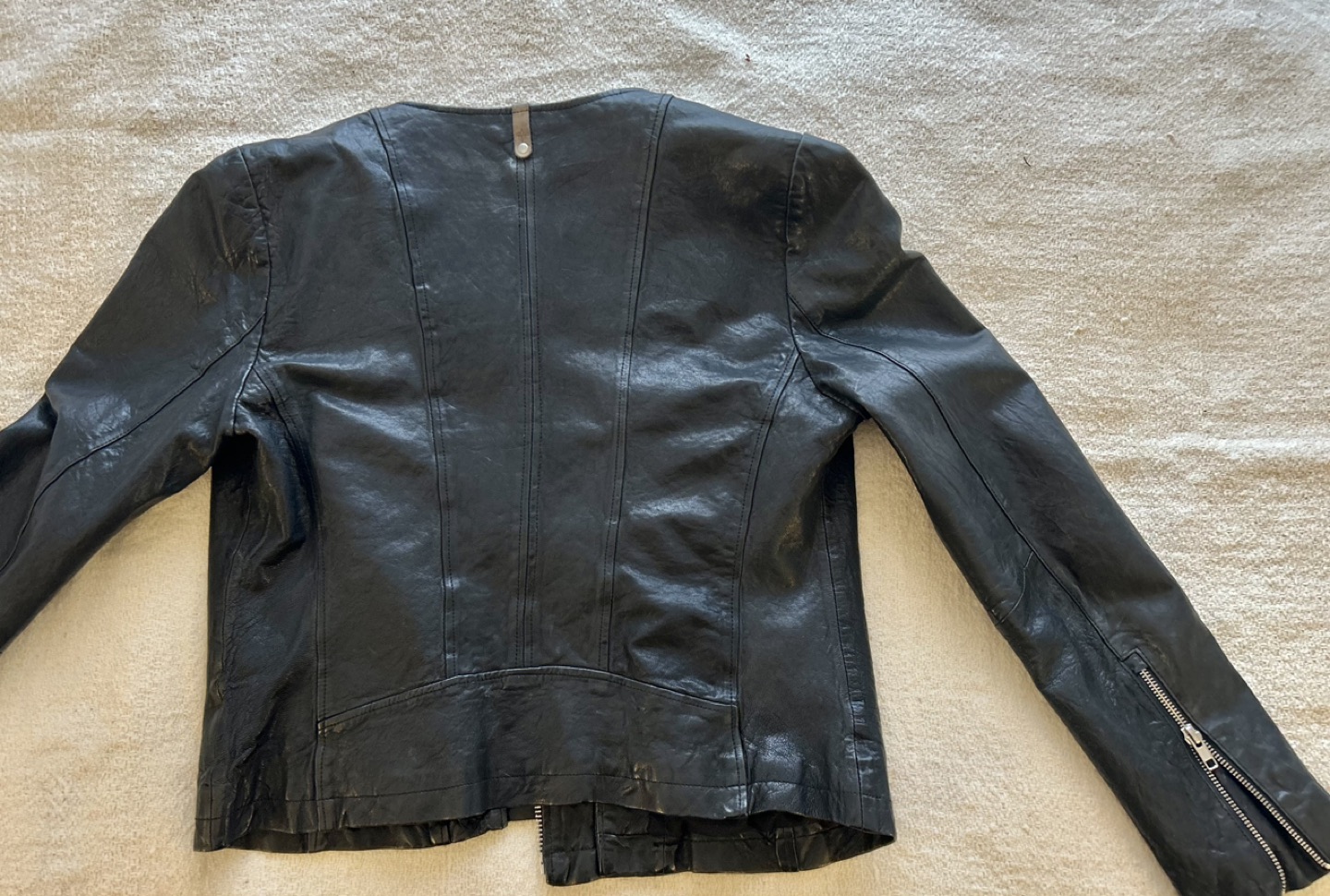 Aritzia Leather Jacket Never Worn - photo 2