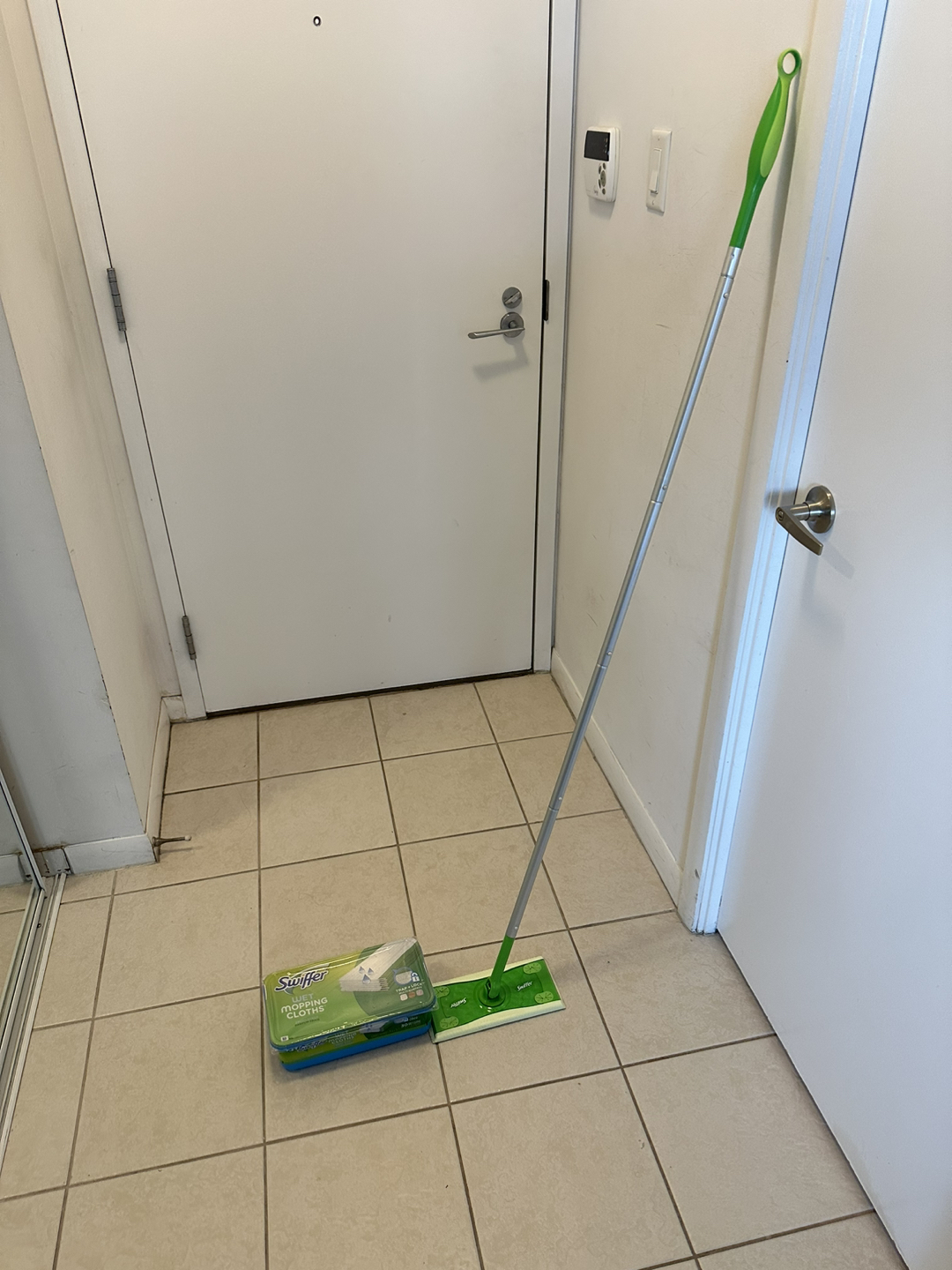 Swiffer + Box of 30 Wet Cloths