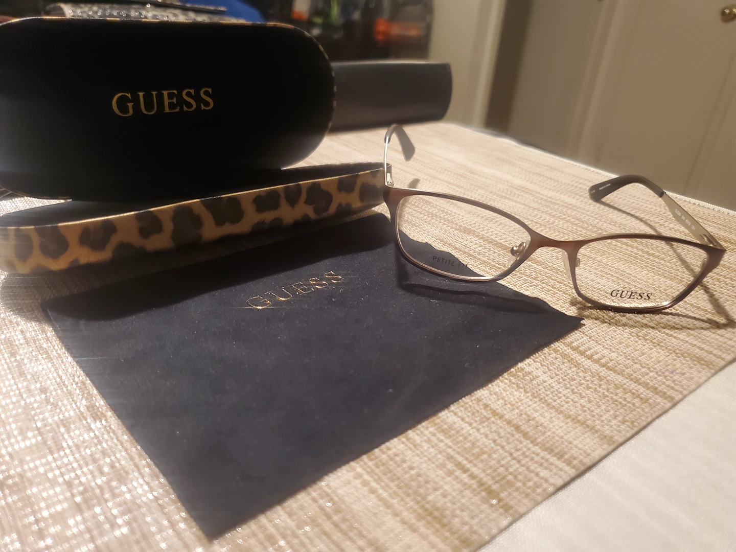 Guess glasses frames petite image indicator(2)