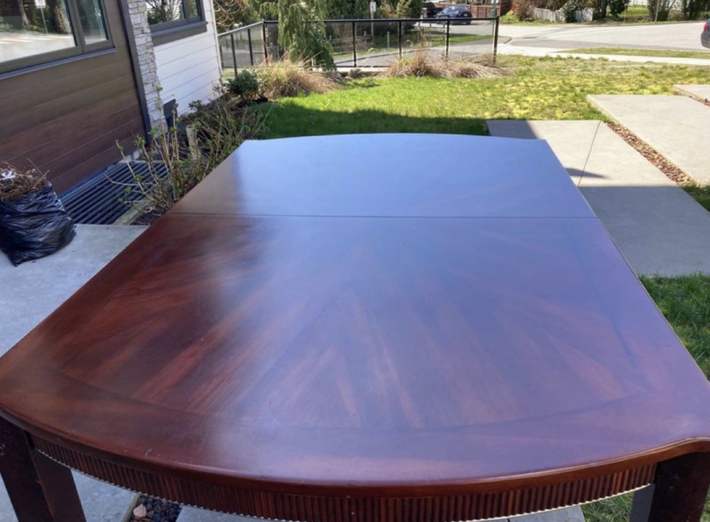 Grand mahogany dining table image indicator(2)