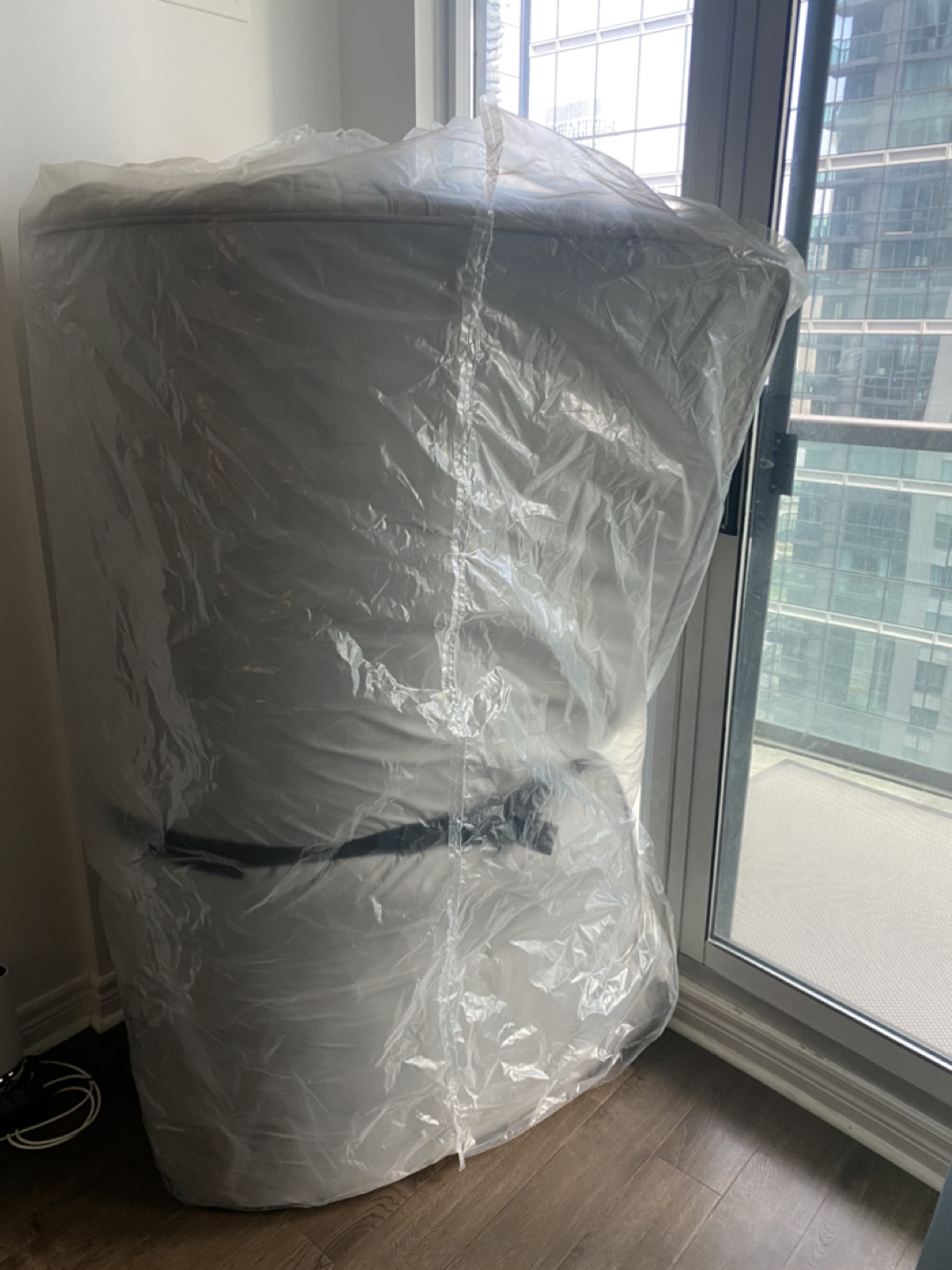 Ikea haugesund queen mattress on sale in very good condition. - photo 4