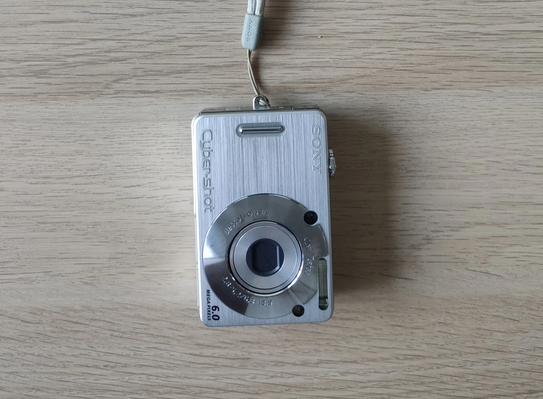 Sony Cyber-shot DSW50 Digital Camera