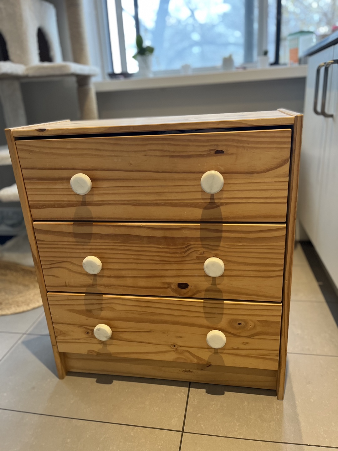 Dresser with marble knobs