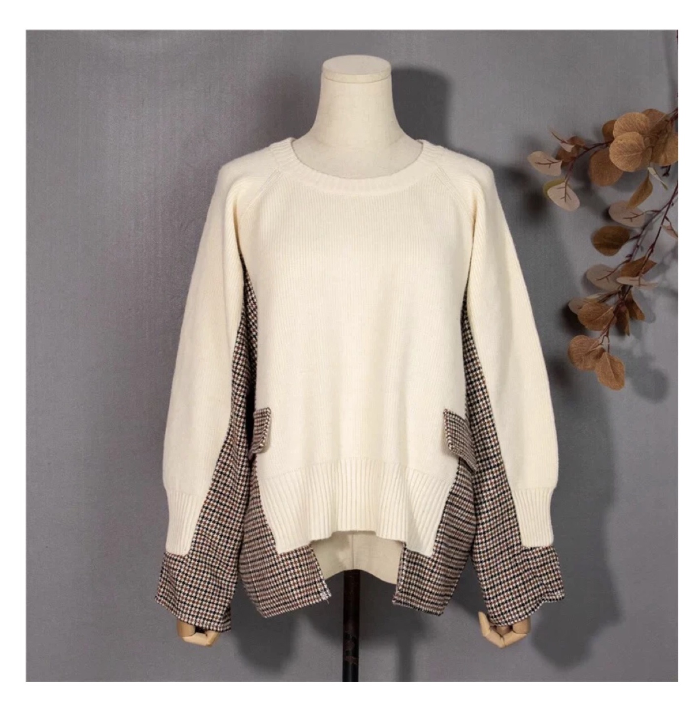 Momoshero sweater/coat, cream crochet, inside linen, size M. thumbnail