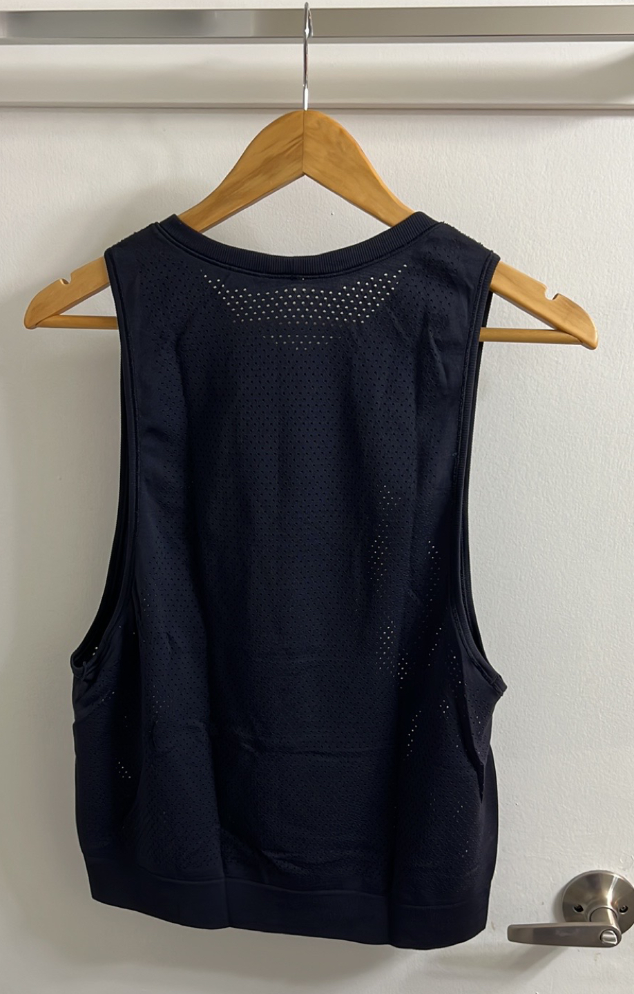Lululemon women’s tank top size 6 - photo 2