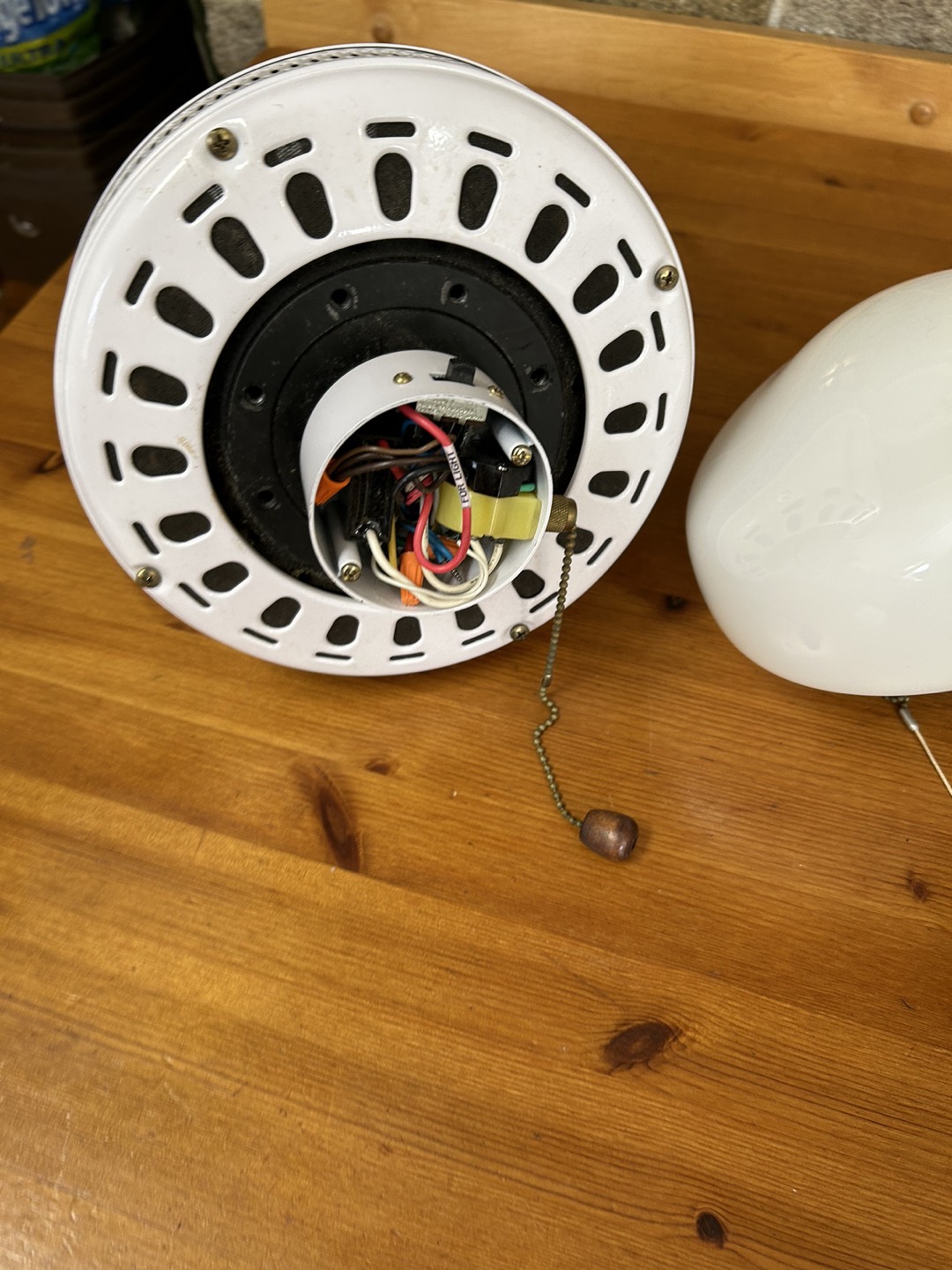 White Ceiling Fan With Globe Shade. 3 Speed Light/fan switch - photo 3