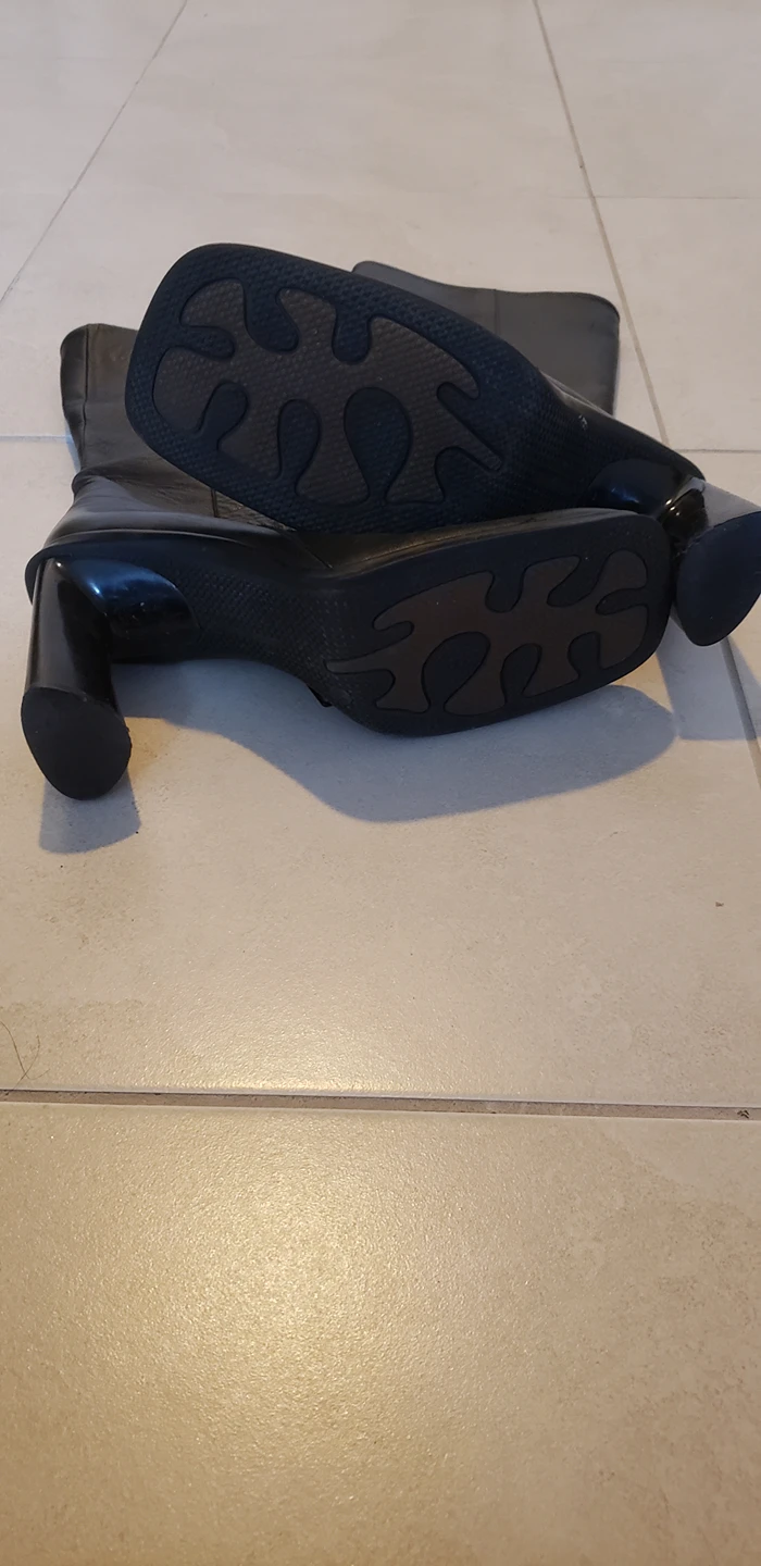 Lady leather boots thumbnail