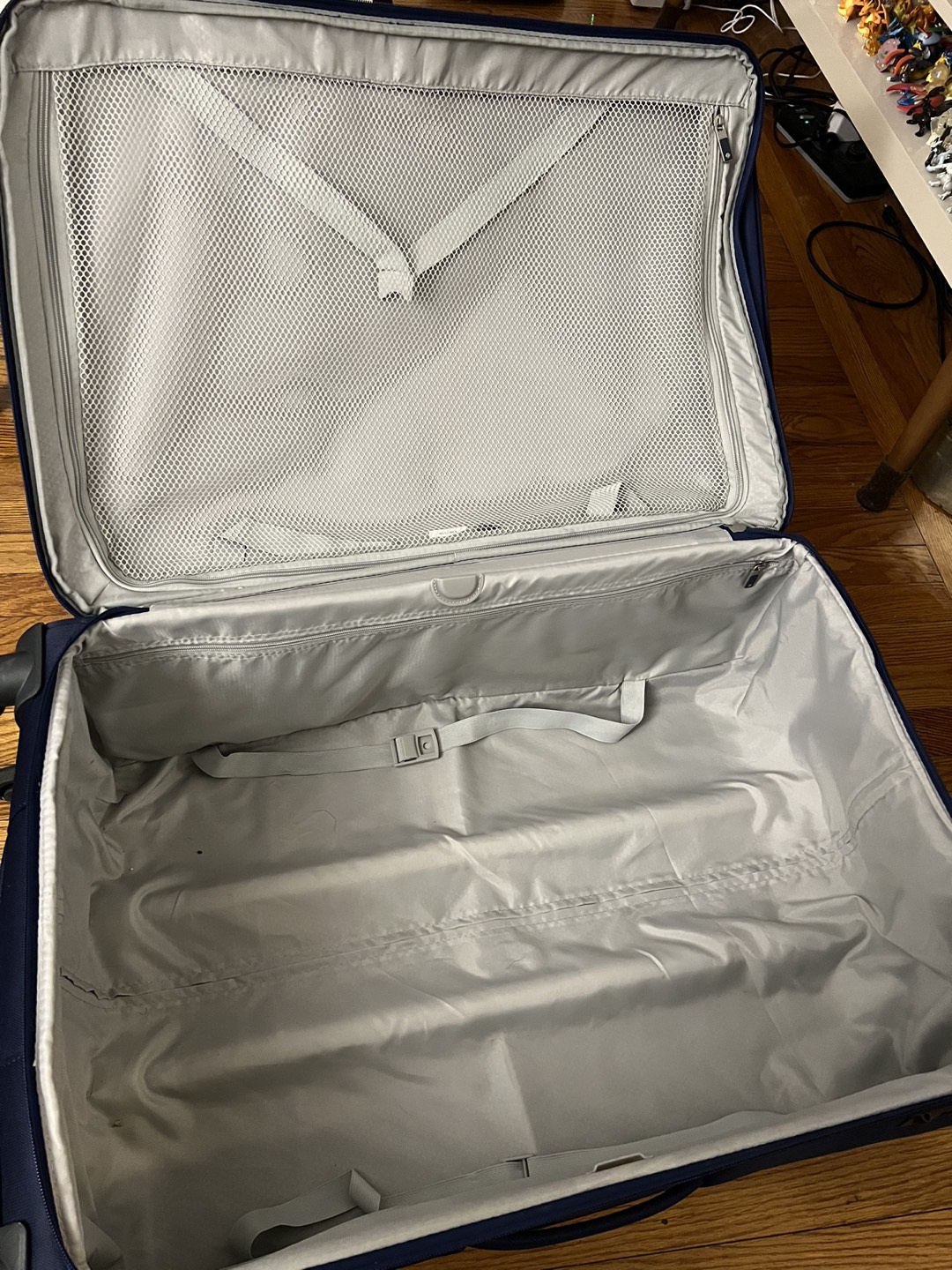Samsonite large luggage for sale - photo 3