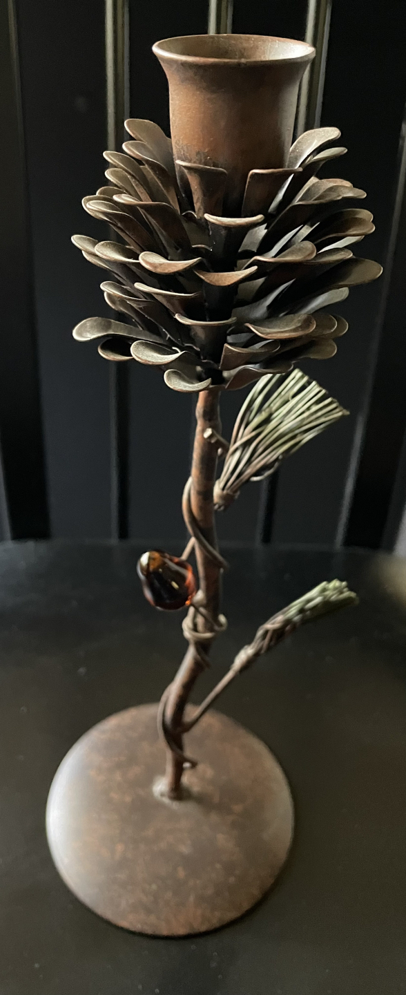 Bronze metal pine cone candle holder image indicator(2)