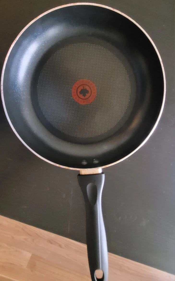 10" T-fal non-stick pan thumbnail