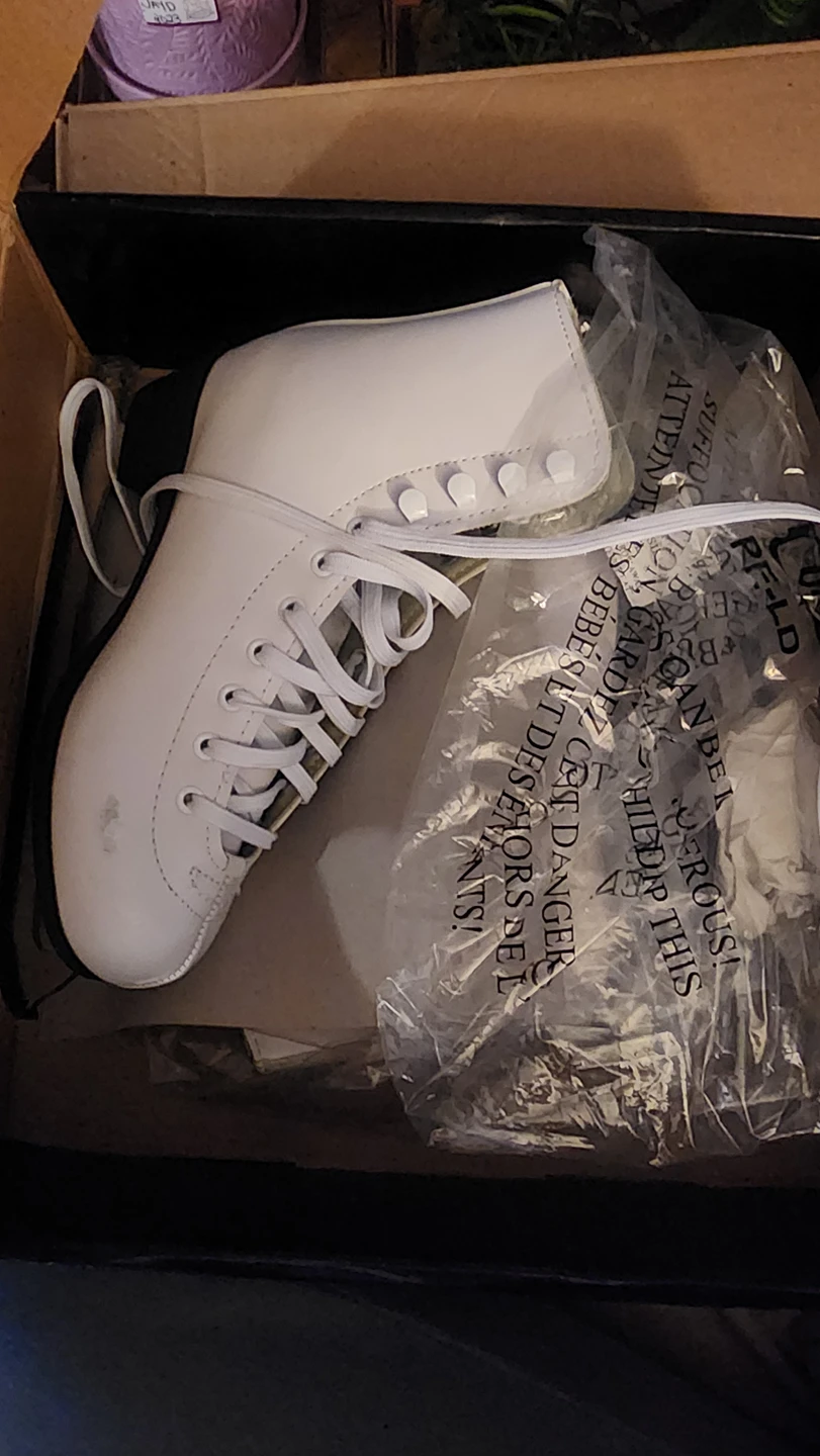 Brand New women skate size 5 image indicator(3)