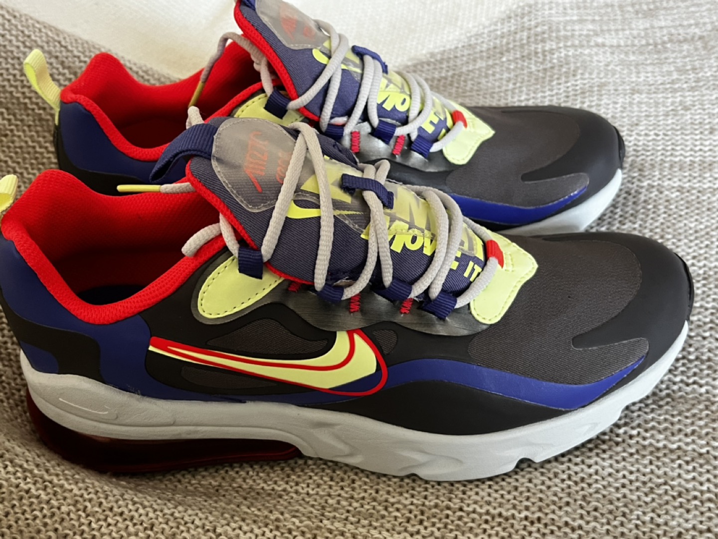 NIKE AIR MAX  270 REACT  7Y / 8.5 W