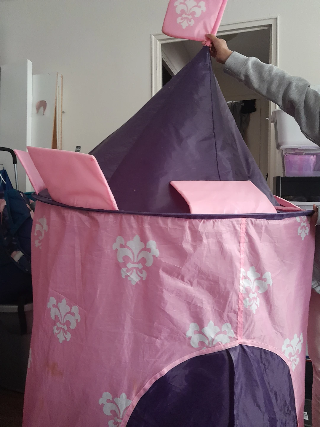 kids play castle tent thumbnail