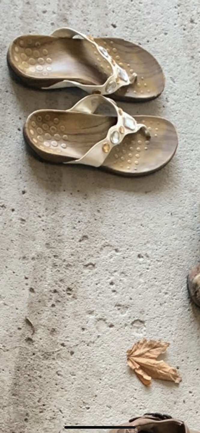 Size 8 thumbnail