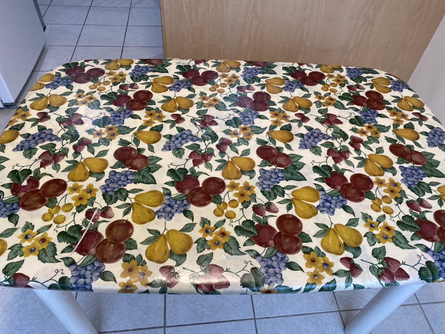 Small dining table for 4 image indicator(2)