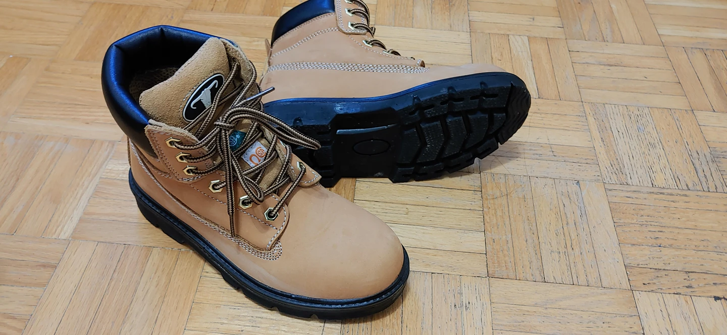 LIKE NEW SAFETY BOOTS #6 woman image indicator(3)