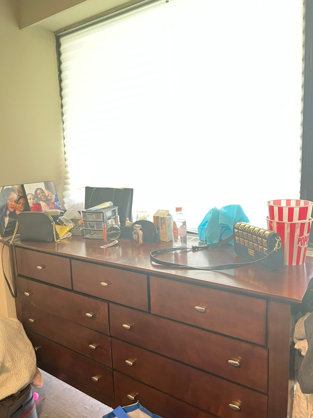 dresser - photo 2