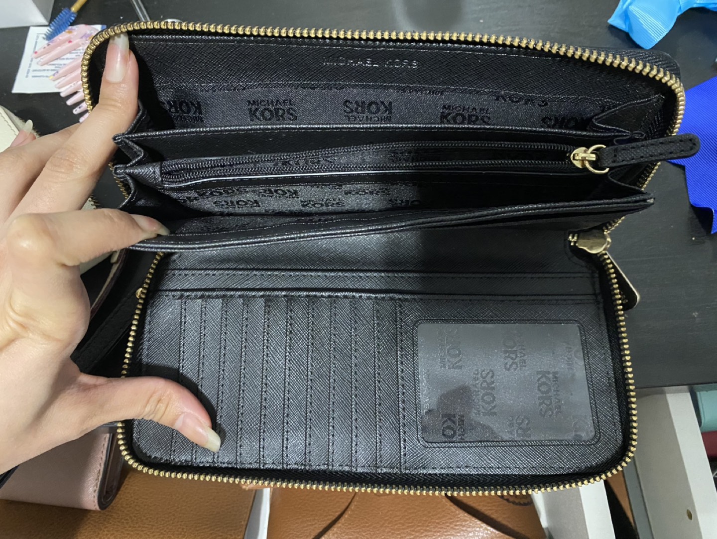 AUTHENTIC Michael Kors Wallet - photo 2