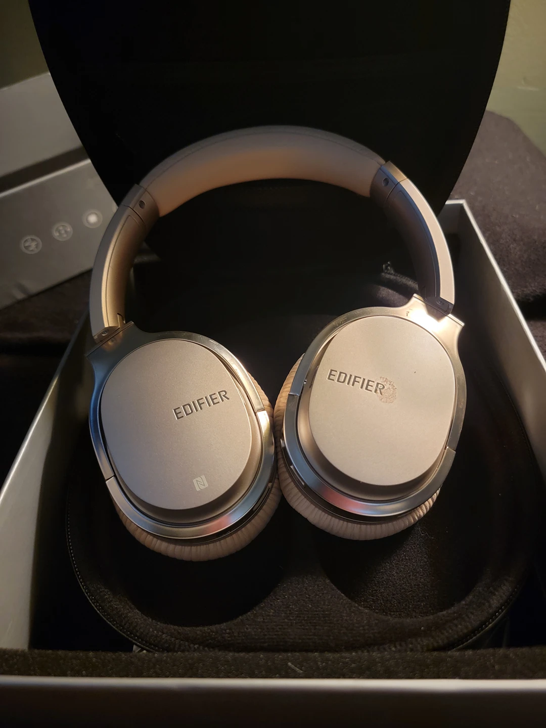 Brand new Bluetooth noise canceling headphones - photo 3