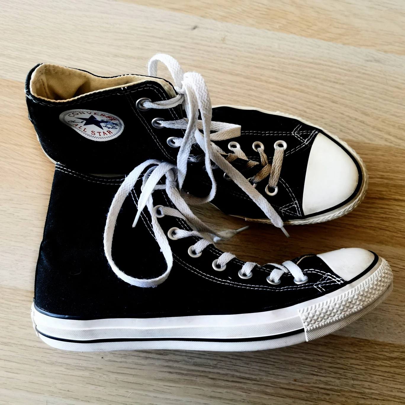 Converse (M 9.5 / W 11.5) thumbnail