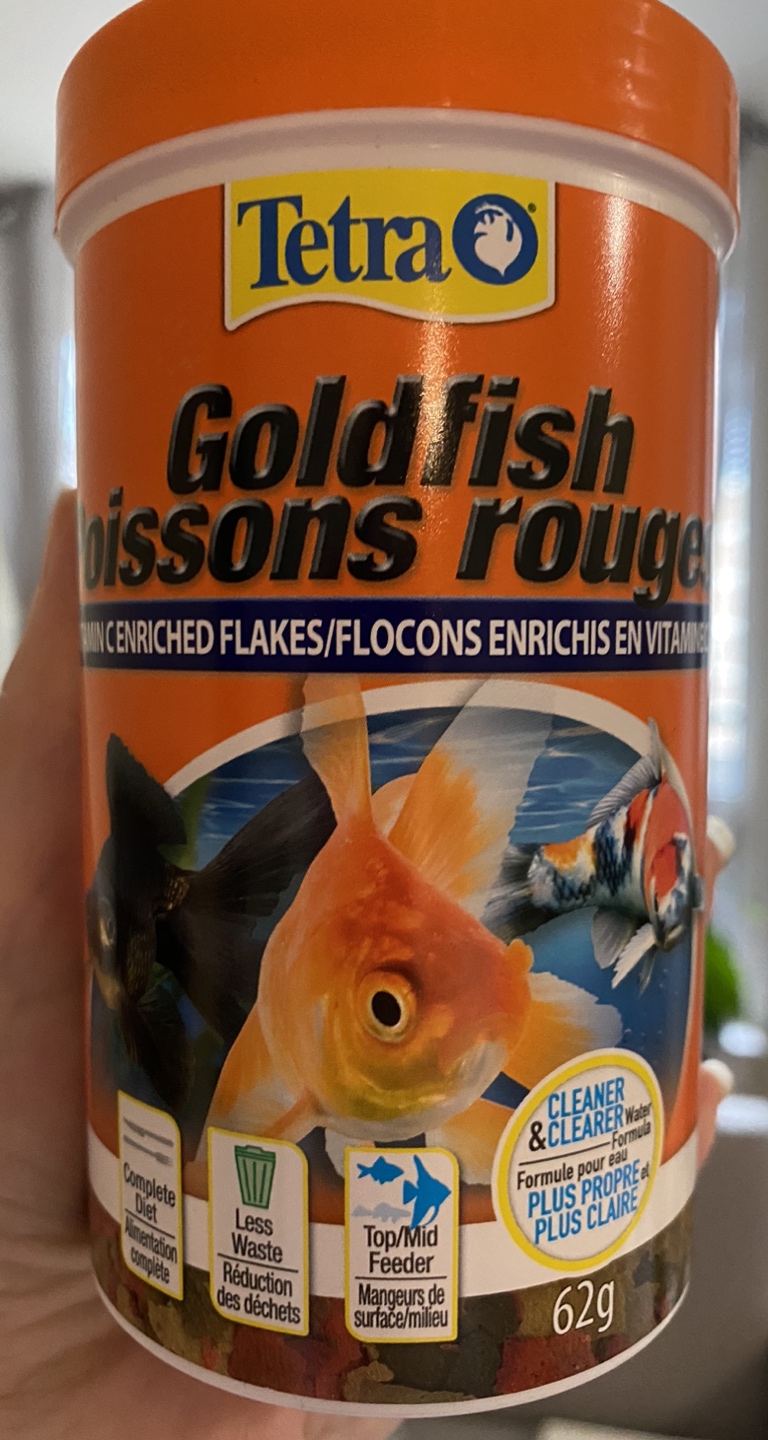 Gold fish flakes