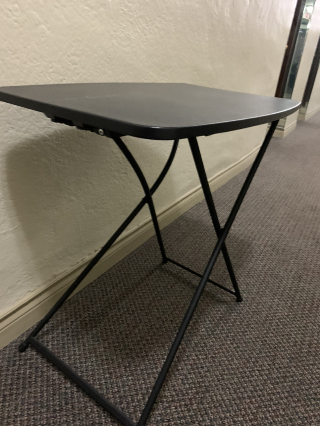 Folding table