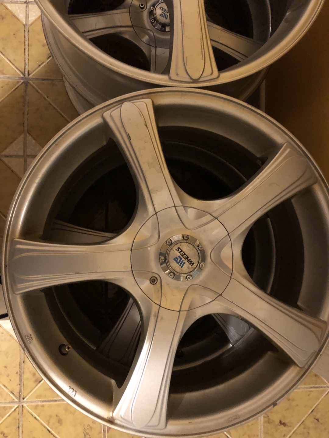 Used 19 inch rims - photo 3
