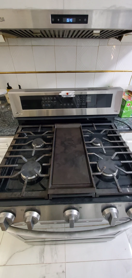 LG gas range stove Thin Q - photo 3