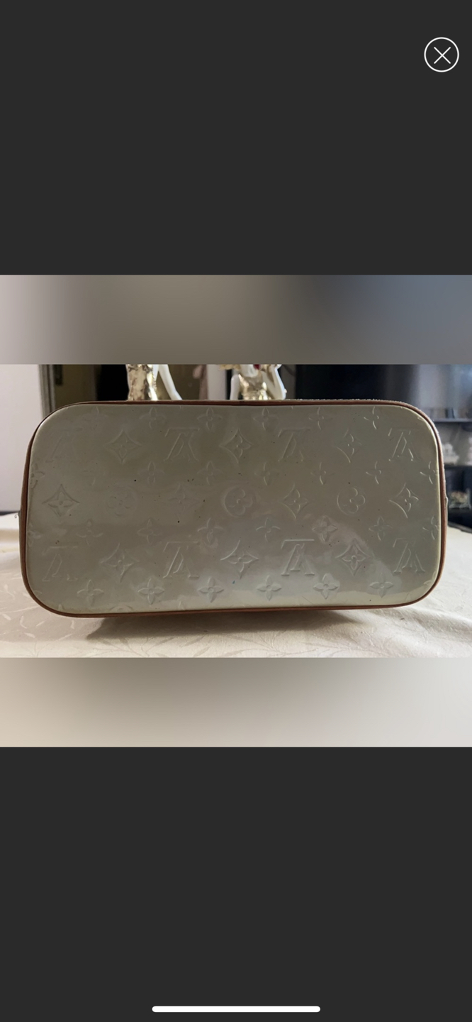 Authentic Louis Vuitton Vernis Mint Houston Monogram Bag - photo 3