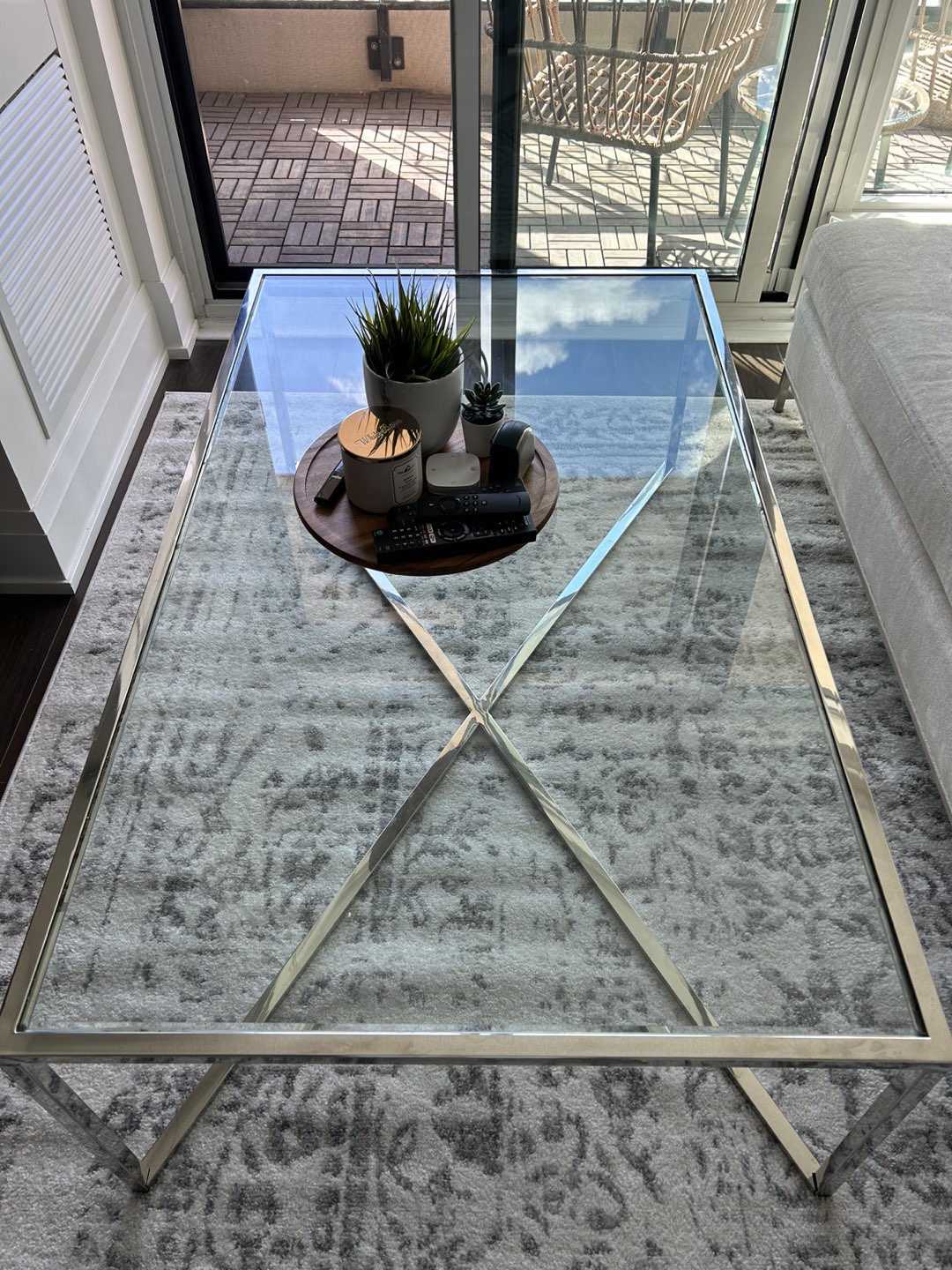 Beautiful Glass coffee table (very durable/good weight) thumbnail