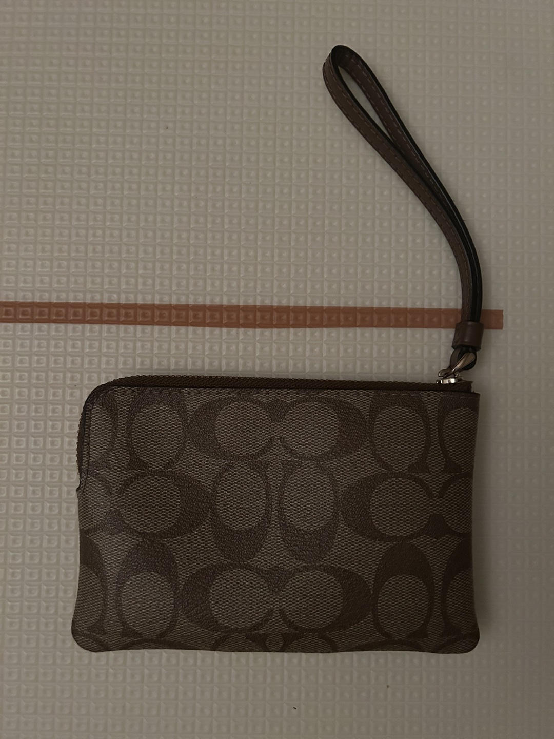 Coach Wristlet image indicator(2)