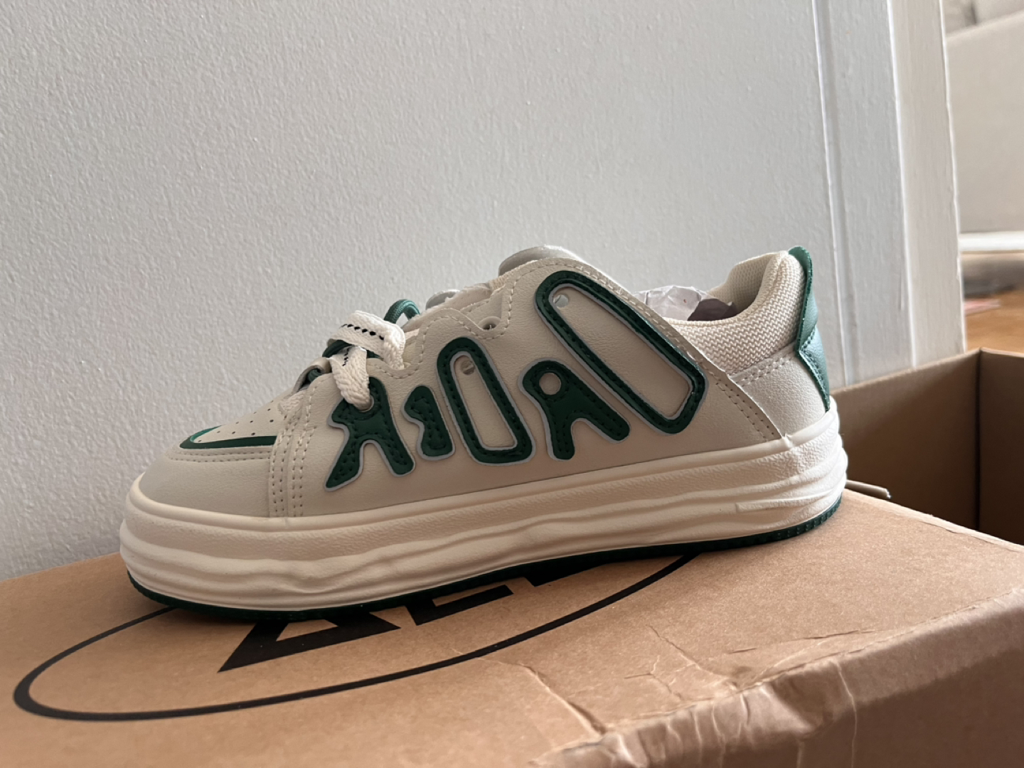 !!Brand New!! Aeldric eden size 6 sneakers - photo 2