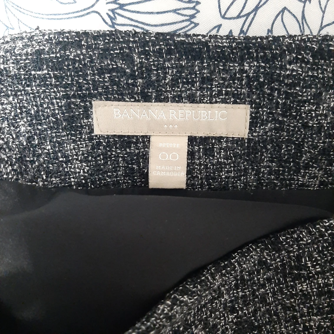 Banana Republic Tweed Mini Skirt (Petite 00) image indicator(2)