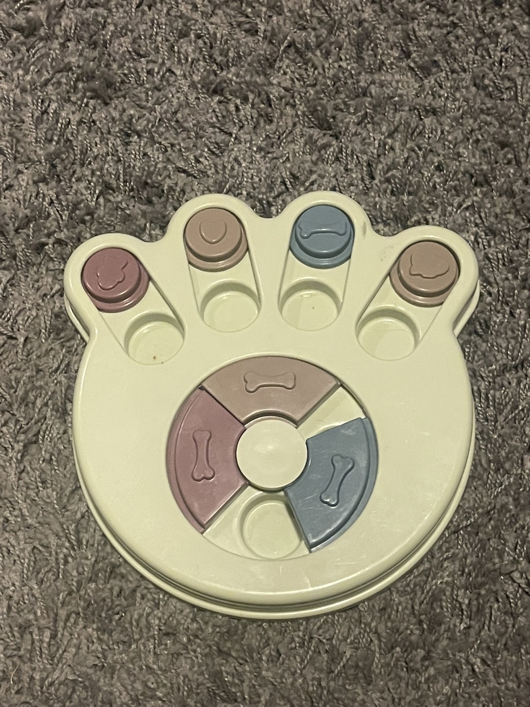 Dog feeder