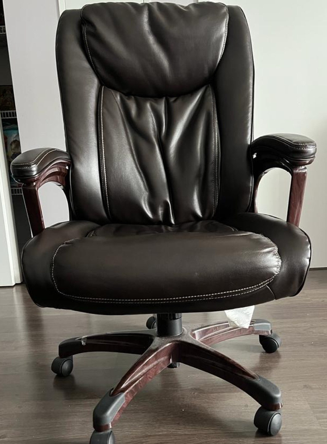 Staples- Office Chair Westcliffe Bonded Leather great condition