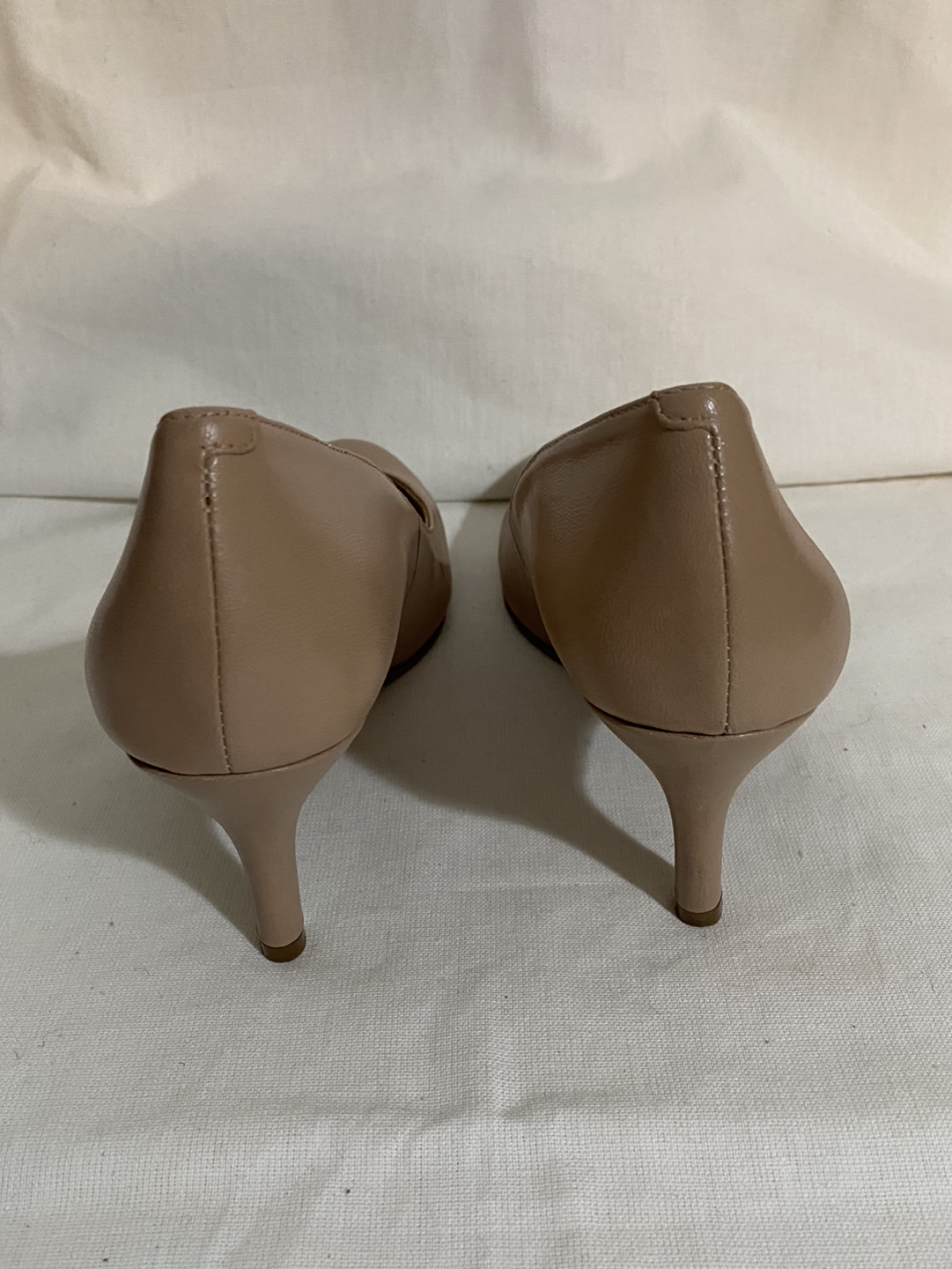 Nine West Neutral Nude Heels Size 9 image indicator(3)