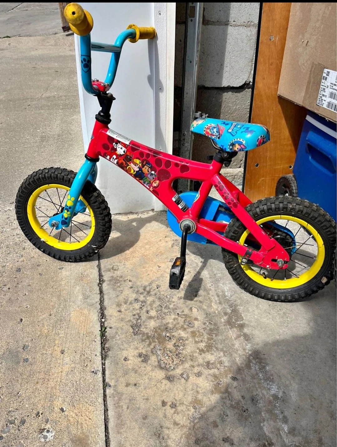kids bike with helmet 25