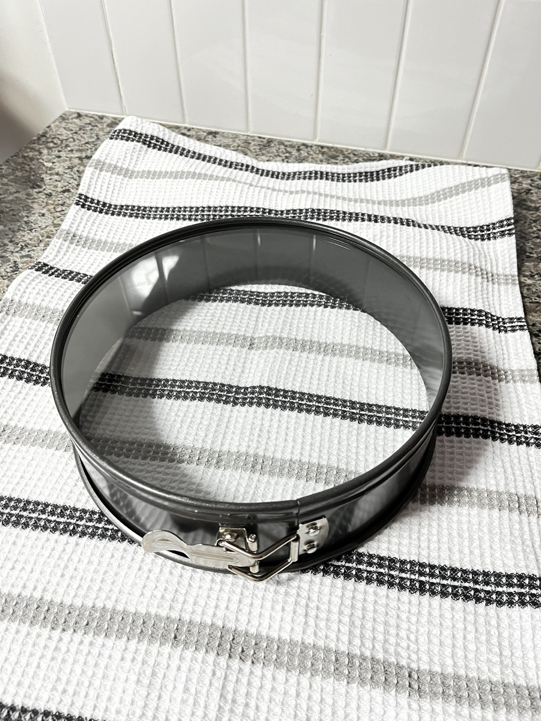 Non-Stick Springform Pan with Tempered glass base