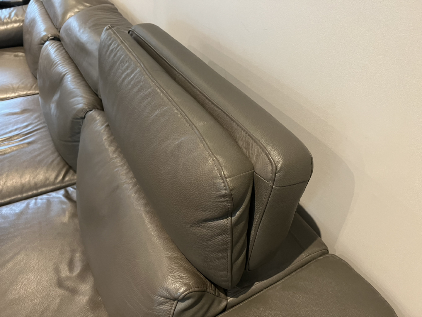 Leather adjustable headrest sofa - photo 3