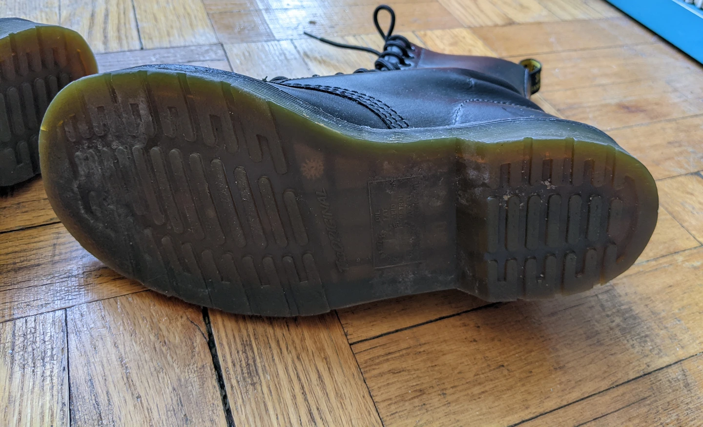 Vintage Dr Martens Size 7 (can fit a Size 8) worn twice - photo 4