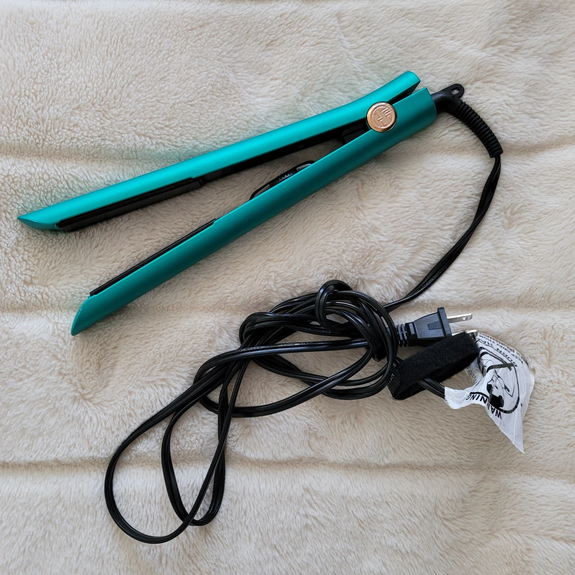 Hair straightener | Hair Fetish thumbnail
