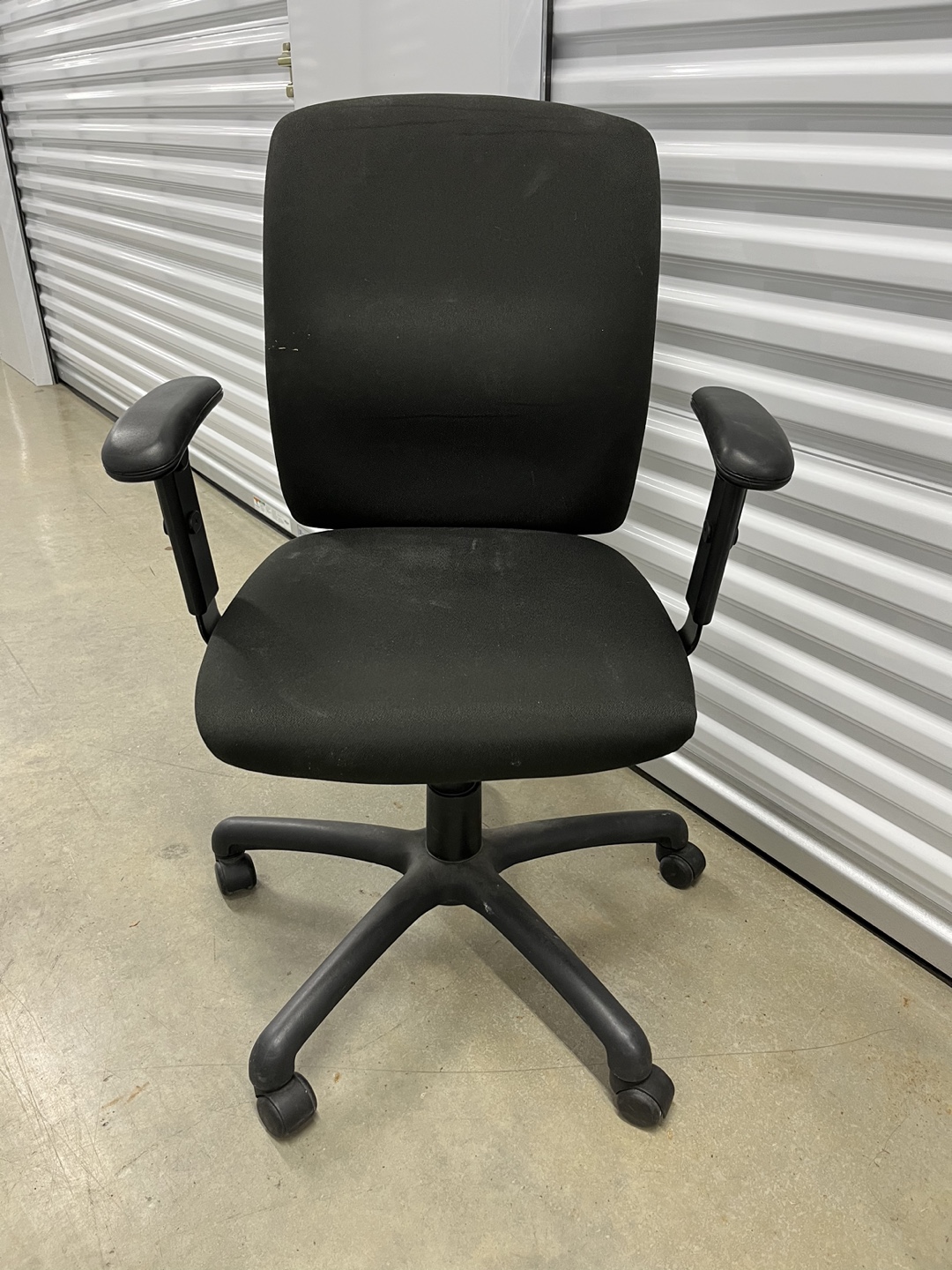 Black office chair - photo 2