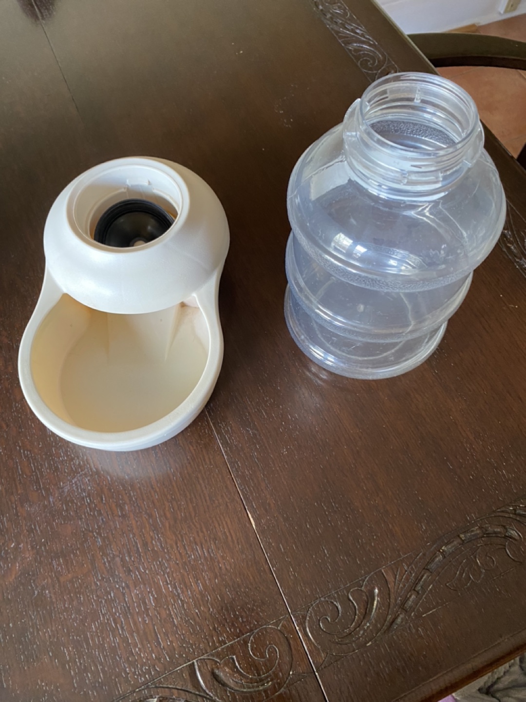 Dog water filling station