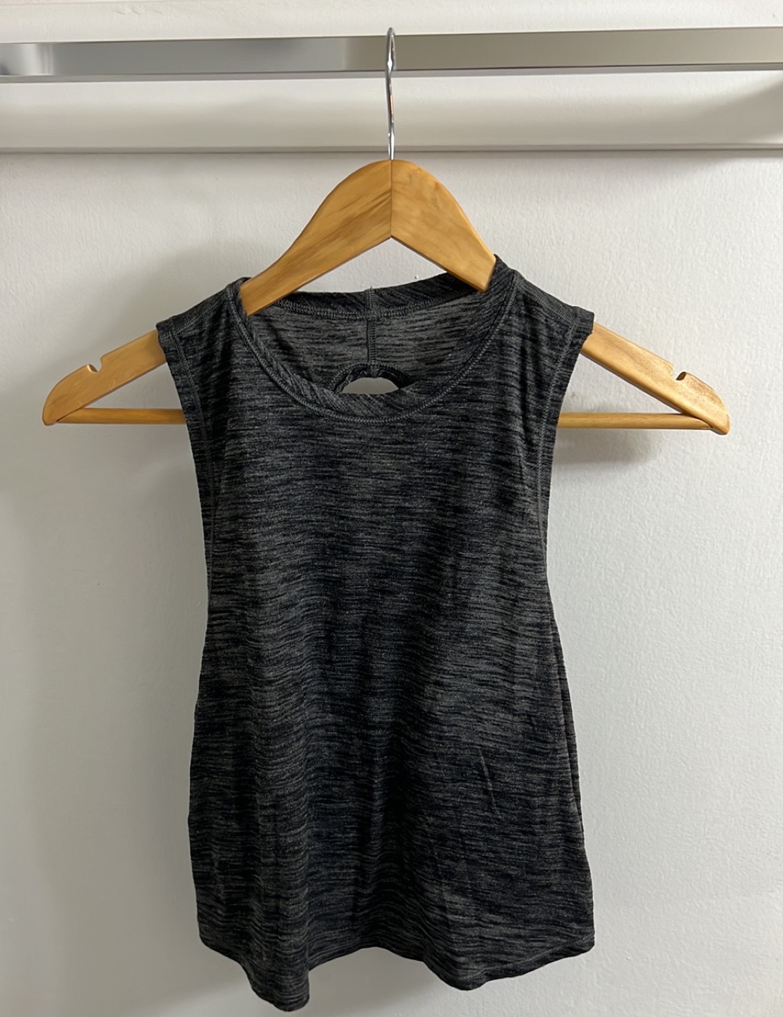 Lululemon size 4 tank top