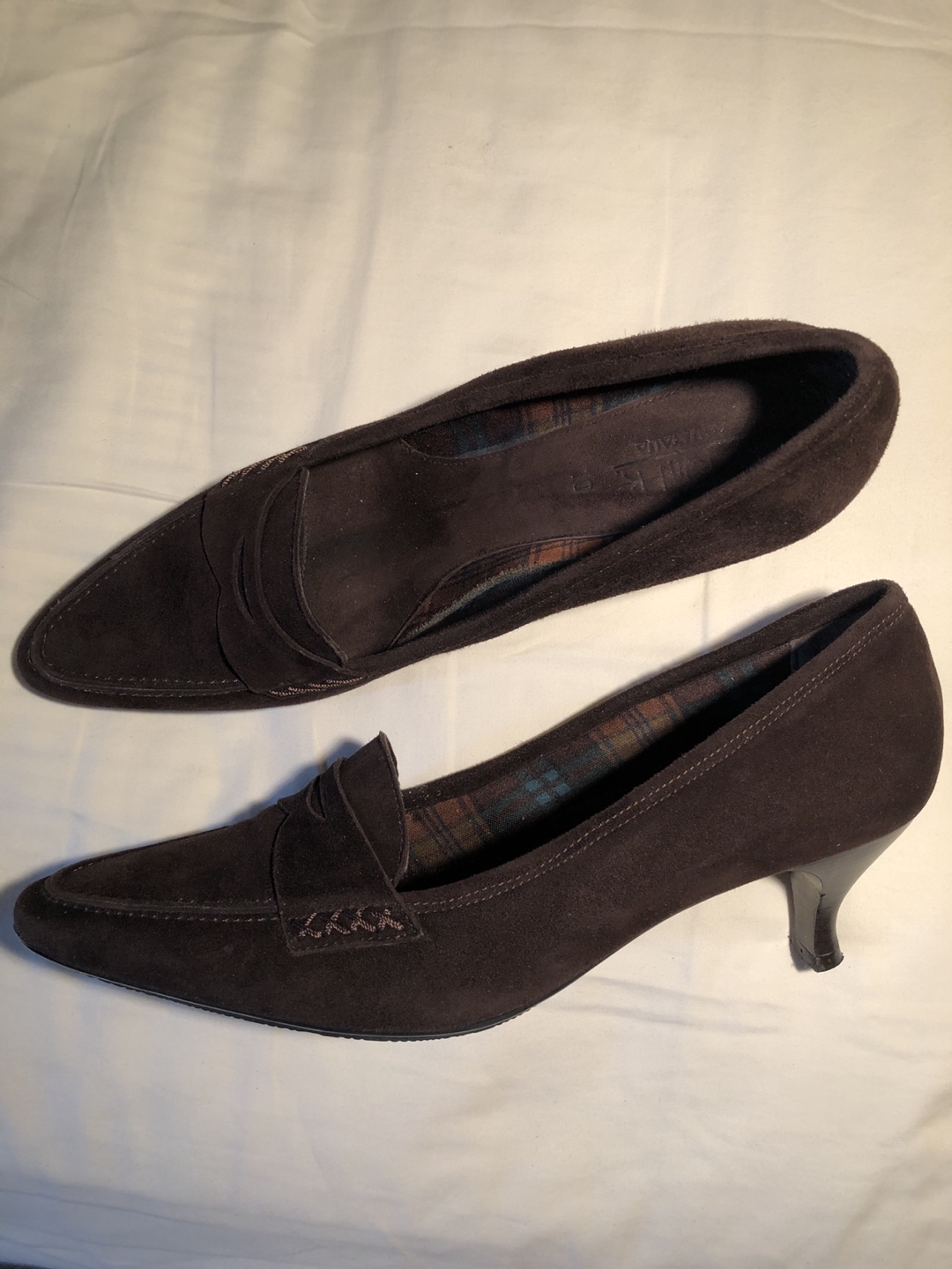 Aquatalia Kitten Heel Suede Pumps US10 image indicator(3)