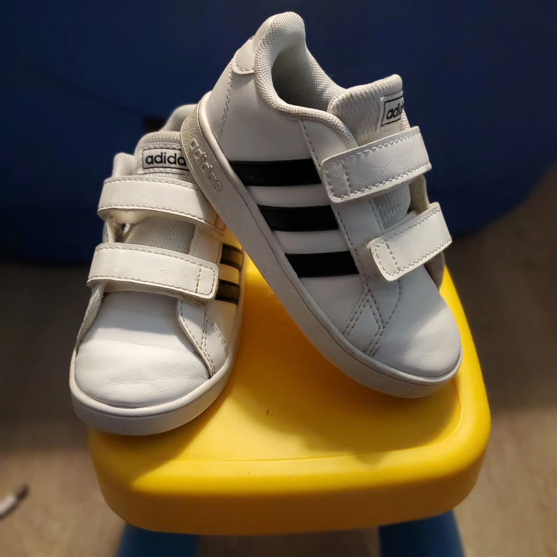Adidas toddler 8c shoes age 2-3 yrs old
