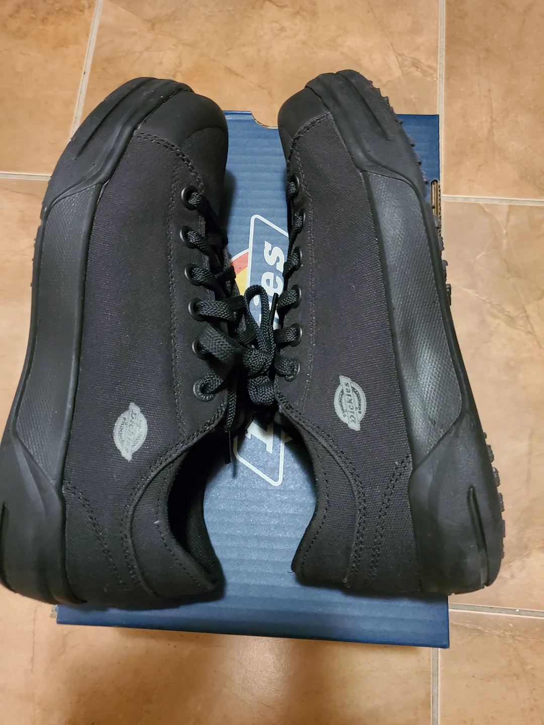 women safety shoes image indicator(4)