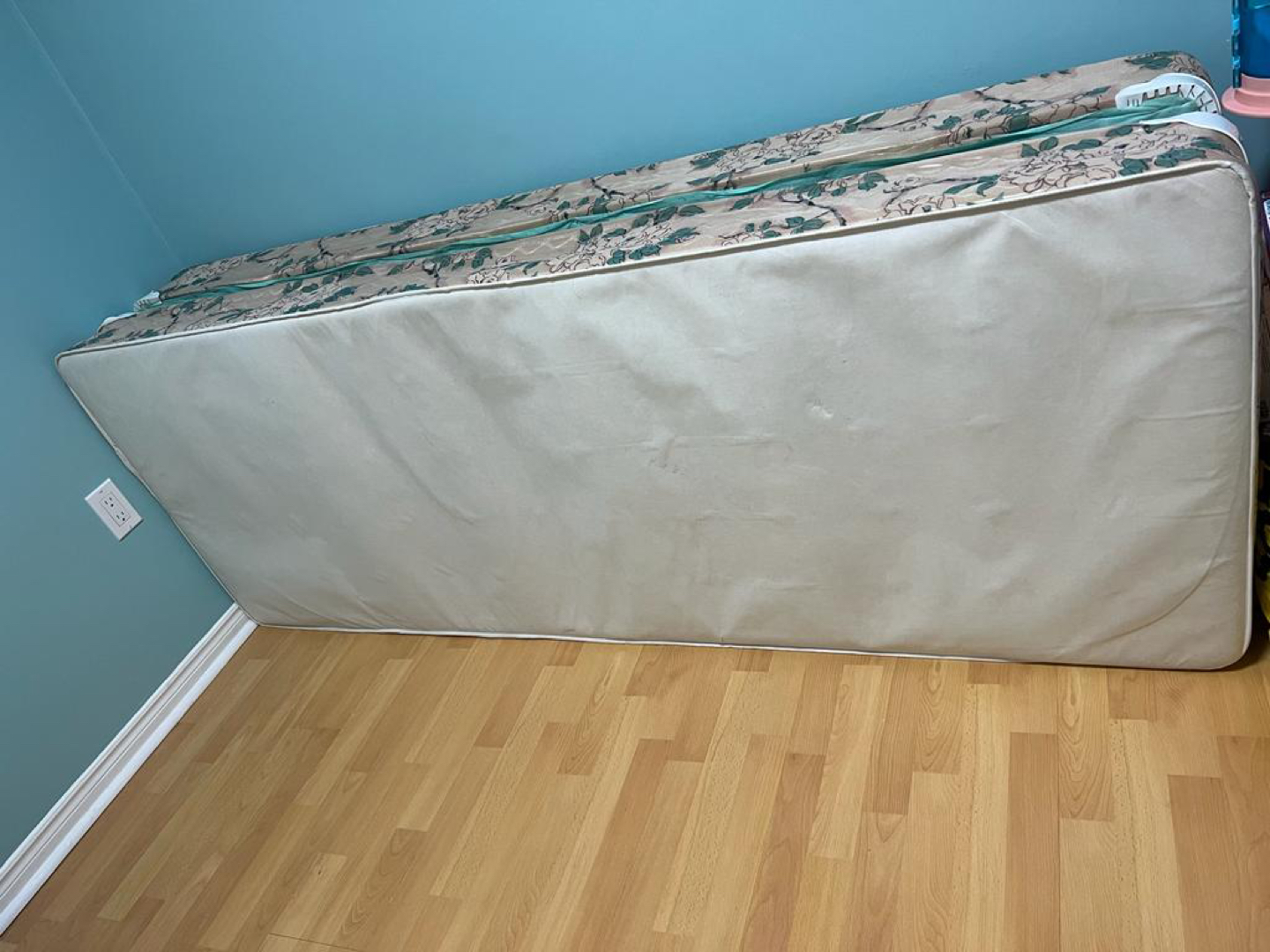 Queen mattress and Box - photo 4