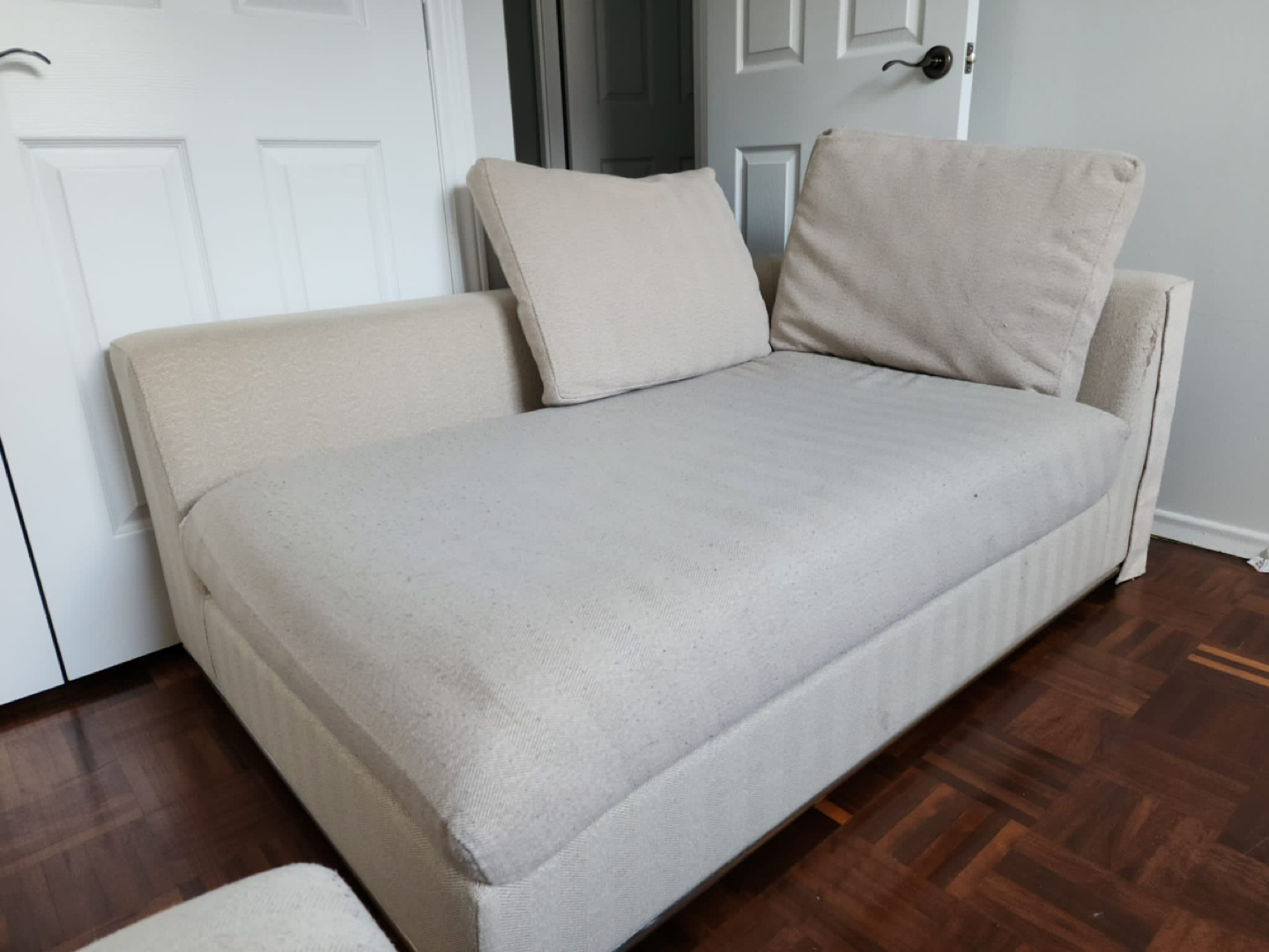 Beige couch - photo 2