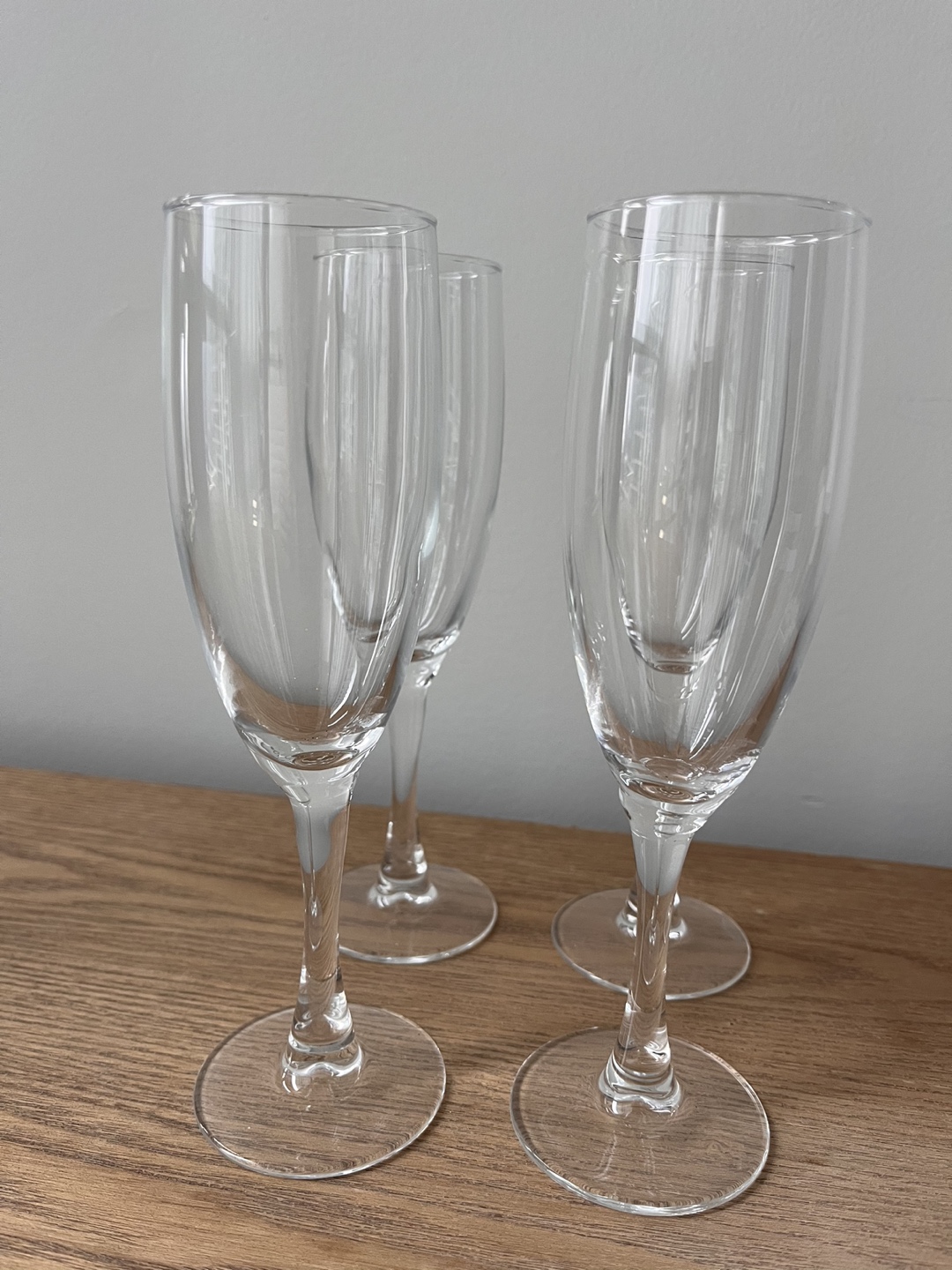 Champagne glasses thumbnail